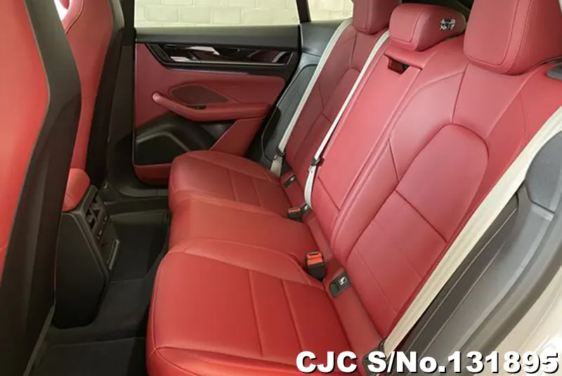 2025 Porsche / Macan Stock No. 131895