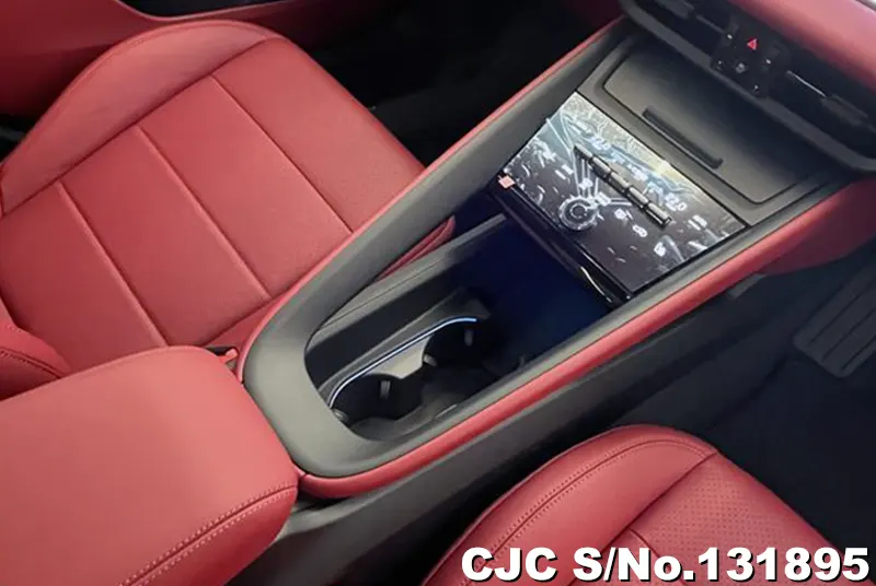 2025 Porsche / Macan Stock No. 131895