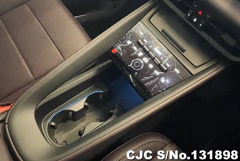 2025 Porsche / Macan Stock No. 131898