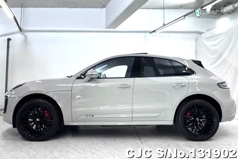 2025 Porsche / Macan Stock No. 131902