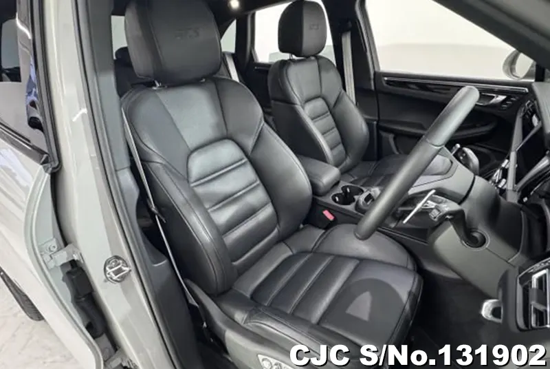 2025 Porsche / Macan Stock No. 131902