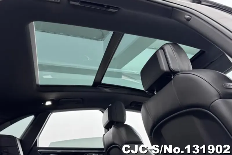 2025 Porsche / Macan Stock No. 131902