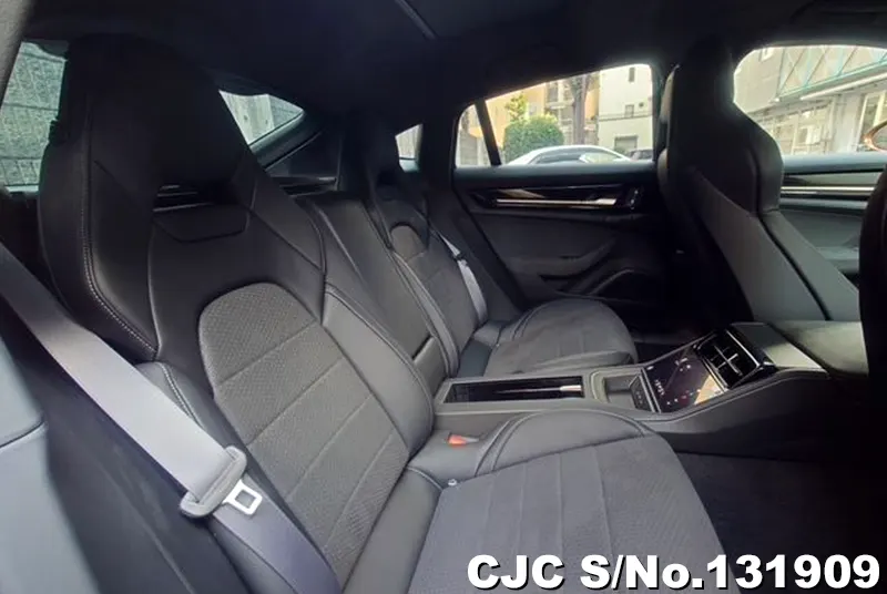 2025 Porsche / Panamera Stock No. 131909