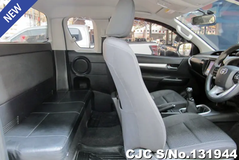 Toyota Hilux in White for Sale Image 8