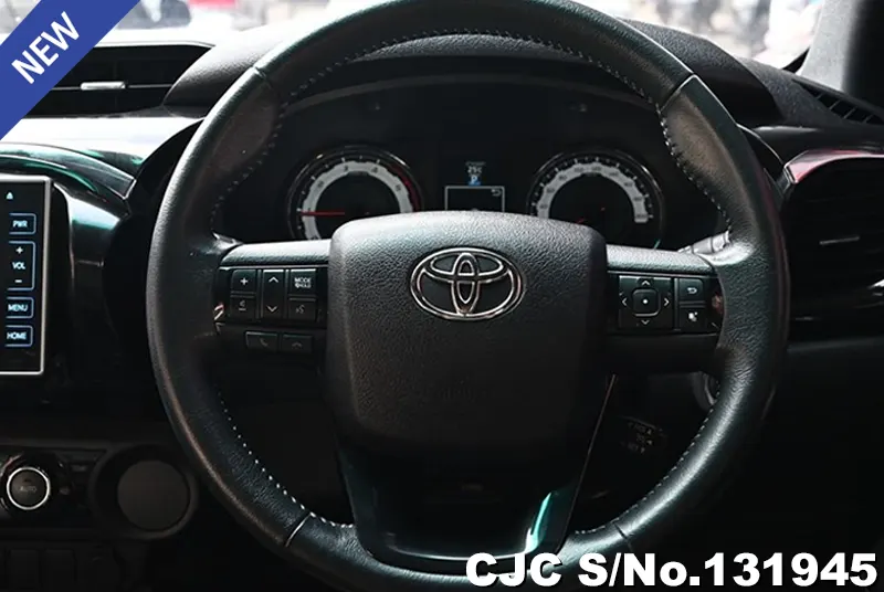 Toyota Hilux in White for Sale Image 10