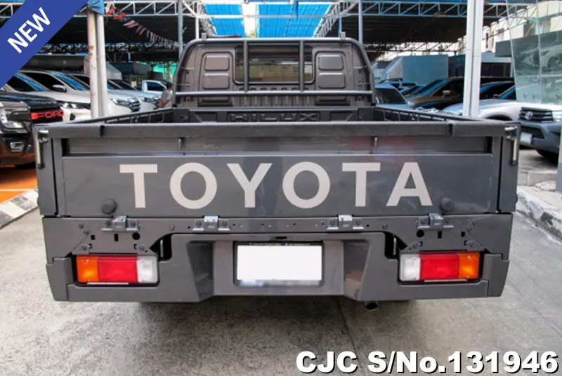 Toyota Hilux in Gray for Sale Image 5