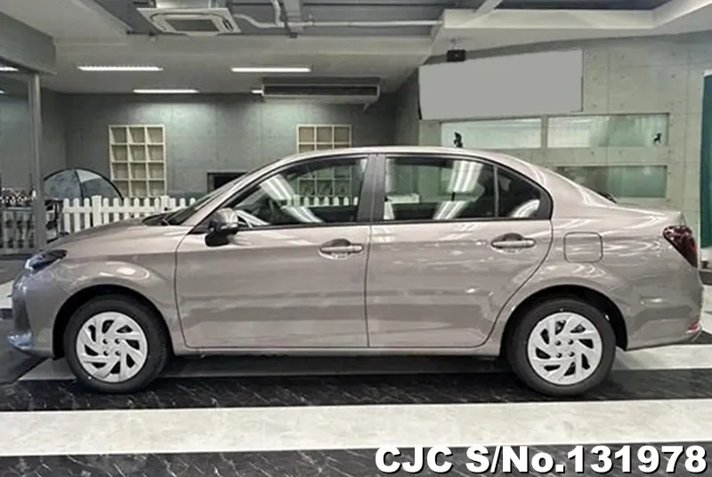 2025 Toyota / Corolla Axio Stock No. 131978