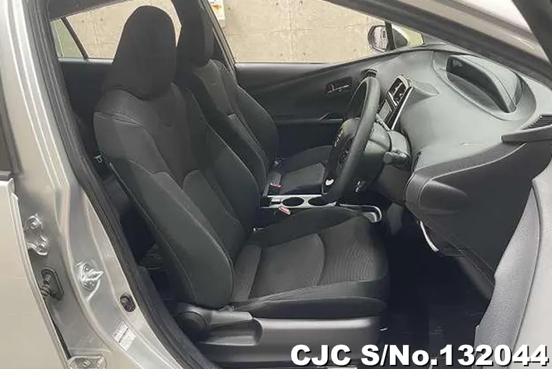 2021 Toyota / Prius Stock No. 132044