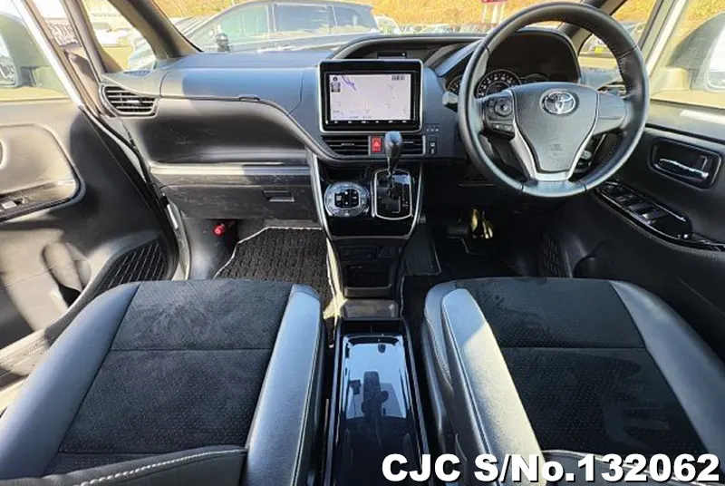 2021 Toyota / Voxy Stock No. 132062