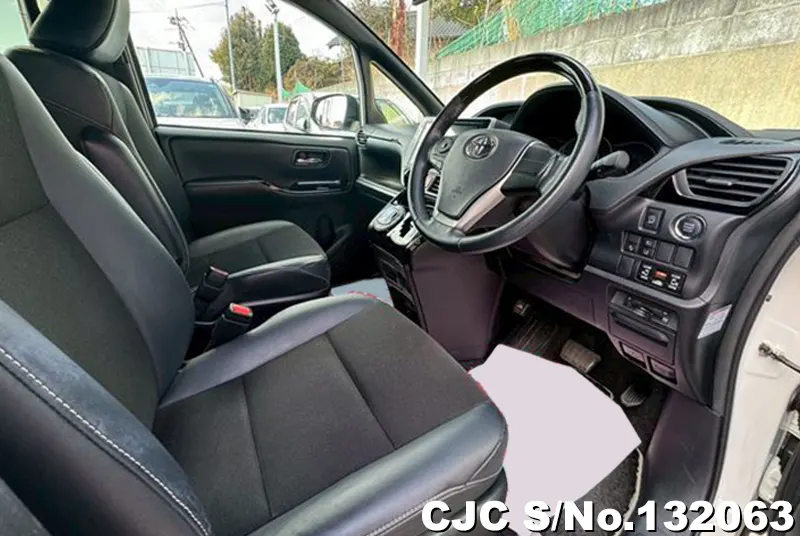 2021 Toyota / Voxy Stock No. 132063