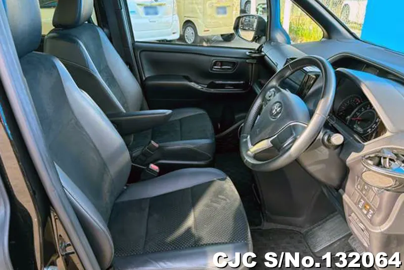 2021 Toyota / Voxy Stock No. 132064