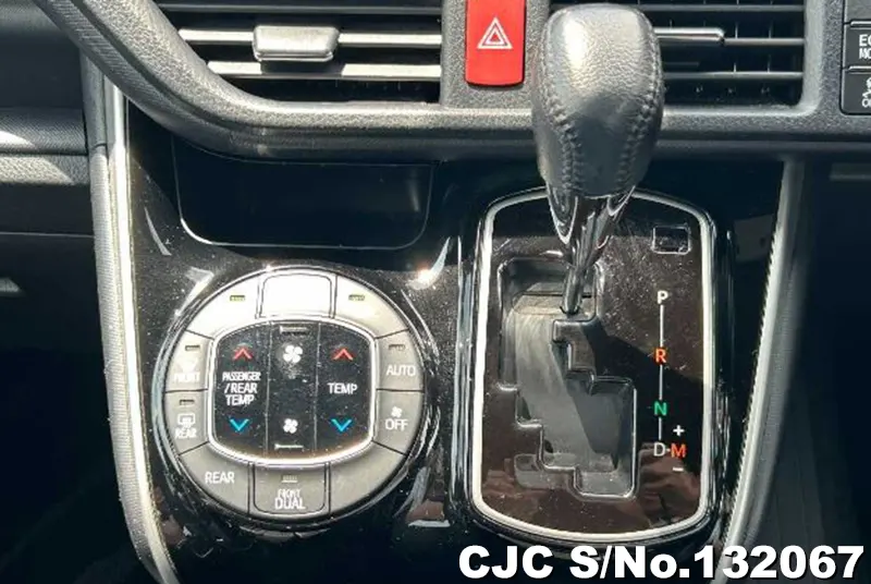 2021 Toyota / Voxy Stock No. 132067