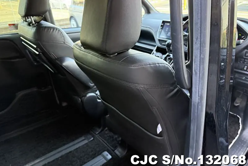 2021 Toyota / Voxy Stock No. 132068