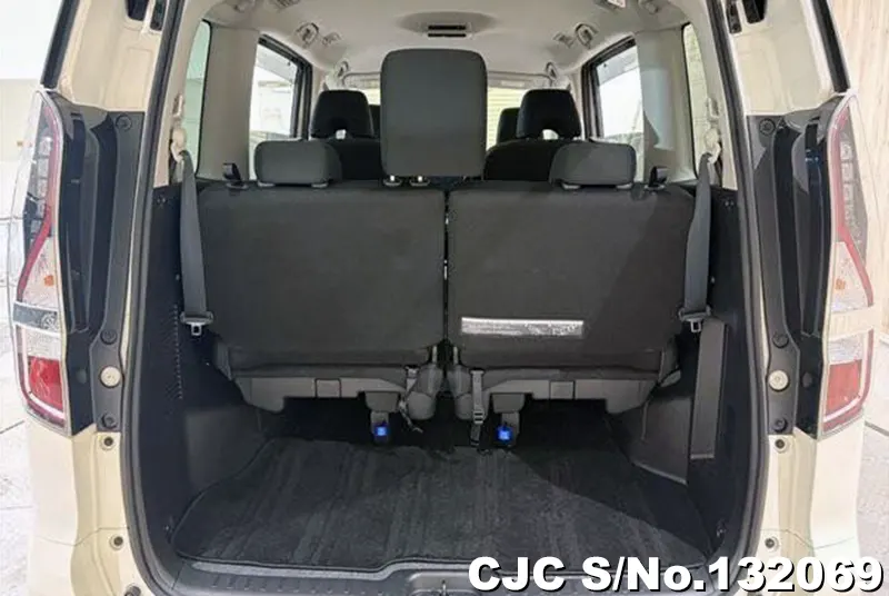 2021 Nissan / Serena Stock No. 132069