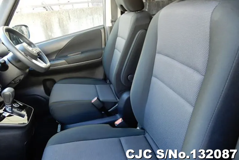 2022 Nissan / Serena Stock No. 132087