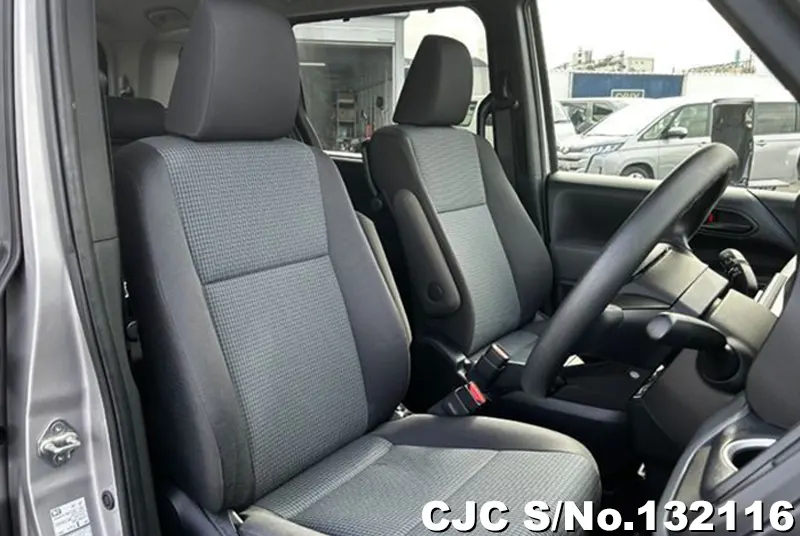 2000 Toyota / Noah Stock No. 132116