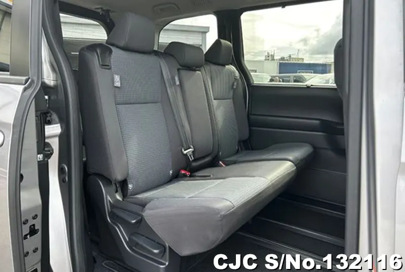 2000 Toyota / Noah Stock No. 132116