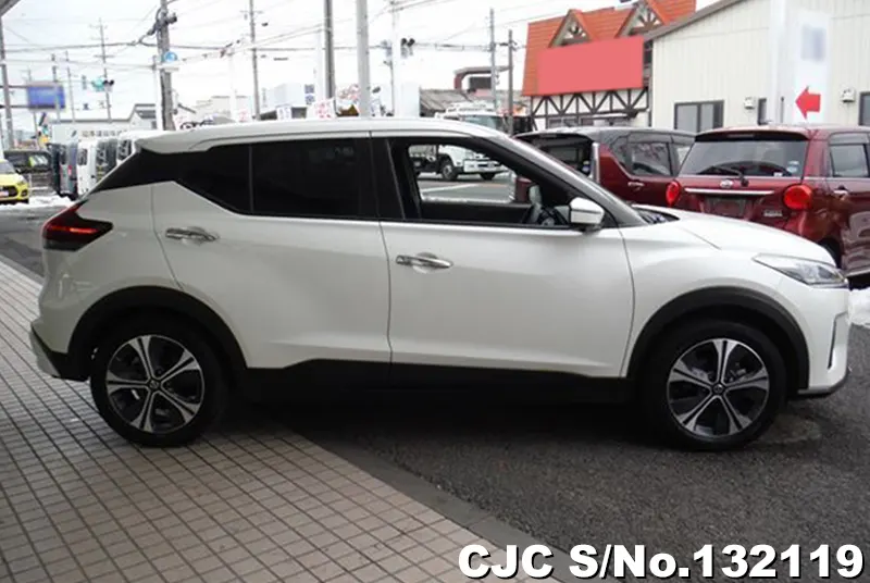 2023 Nissan / Kicks Stock No. 132119