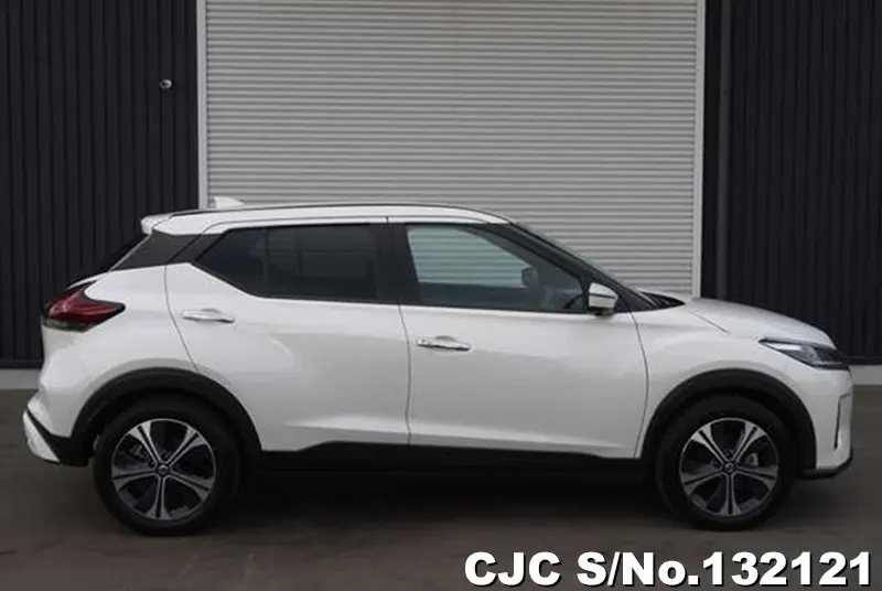 2023 Nissan / Kicks Stock No. 132121