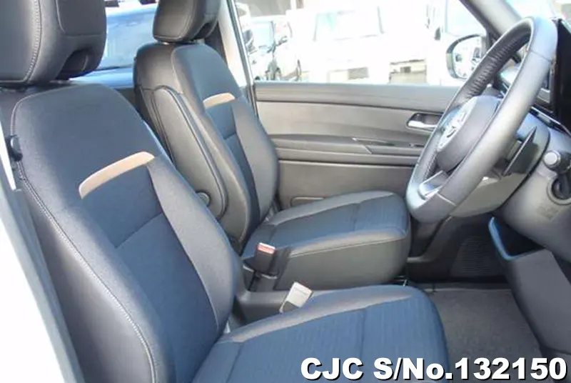 2025 Nissan / Serena Stock No. 132150