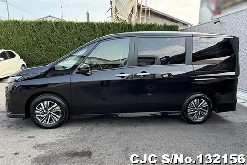2025 Nissan / Serena Stock No. 132156