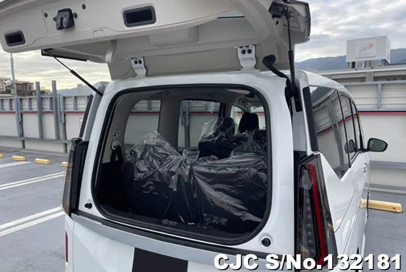 2026 Nissan / Serena Stock No. 132181