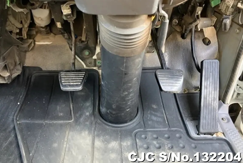 2005 Isuzu / Elf Stock No. 132204