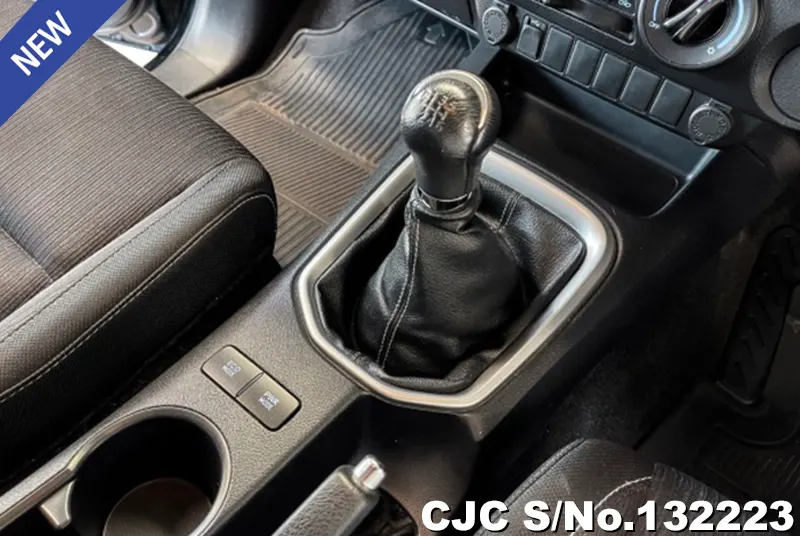2019 Toyota / Hilux / Revo Stock No. 132223