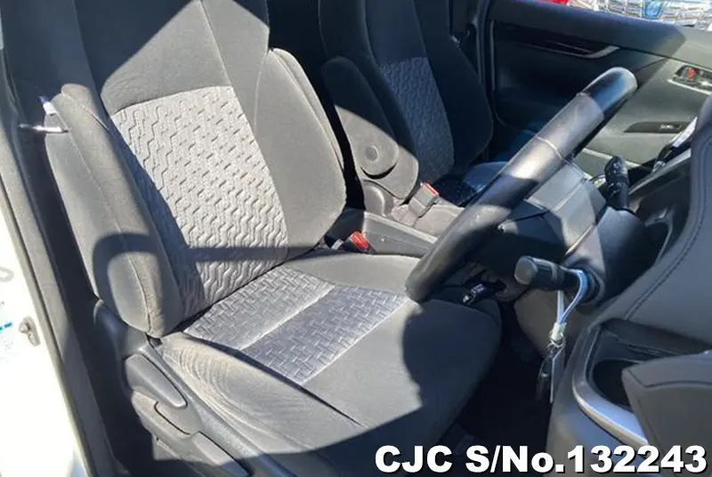 2015 Toyota / Alphard Stock No. 132243