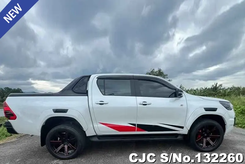 2022 Toyota / Hilux / Revo Stock No. 132260