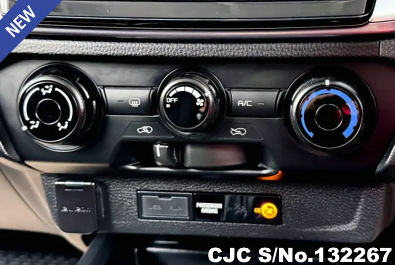 Isuzu D-Max in Black for Sale Image 8