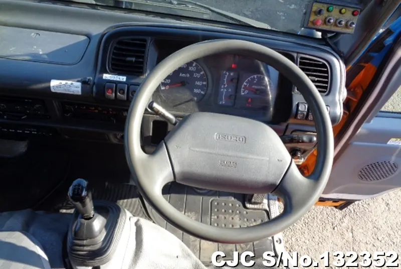 2004 Isuzu / Elf Stock No. 132352