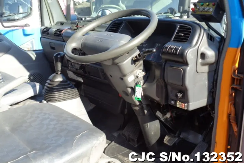 2004 Isuzu / Elf Stock No. 132352