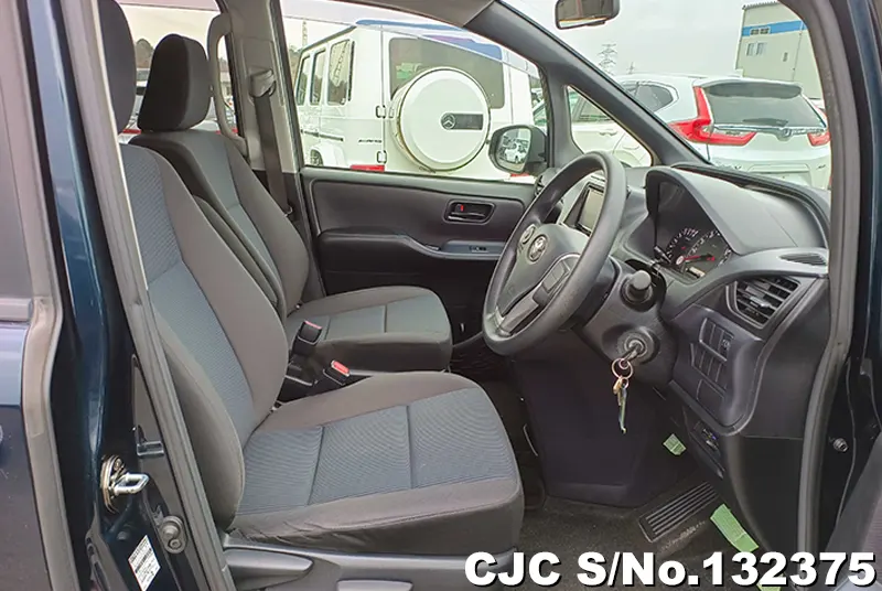 2017 Toyota / Voxy Stock No. 132375