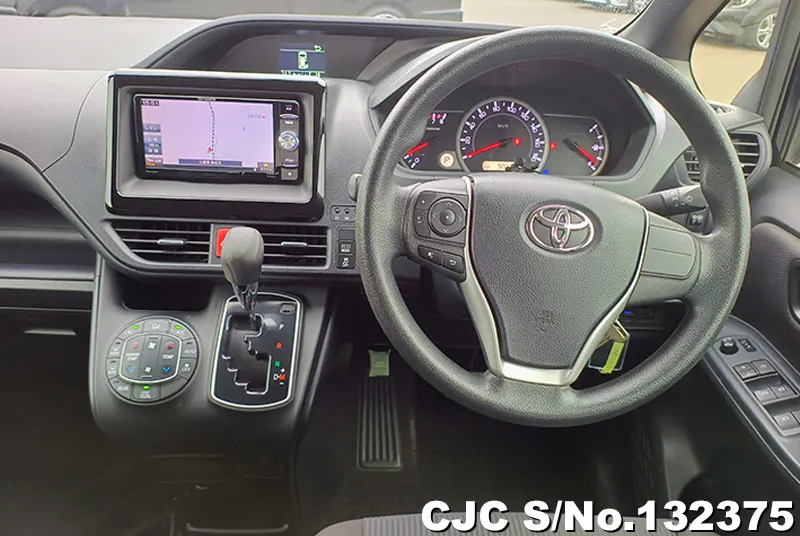 2017 Toyota / Voxy Stock No. 132375