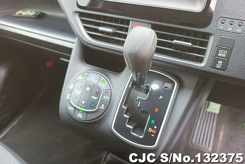 2017 Toyota / Voxy Stock No. 132375