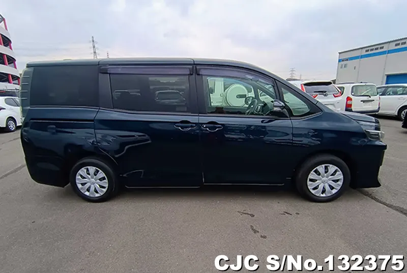 2017 Toyota / Voxy Stock No. 132375