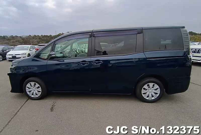 2017 Toyota / Voxy Stock No. 132375