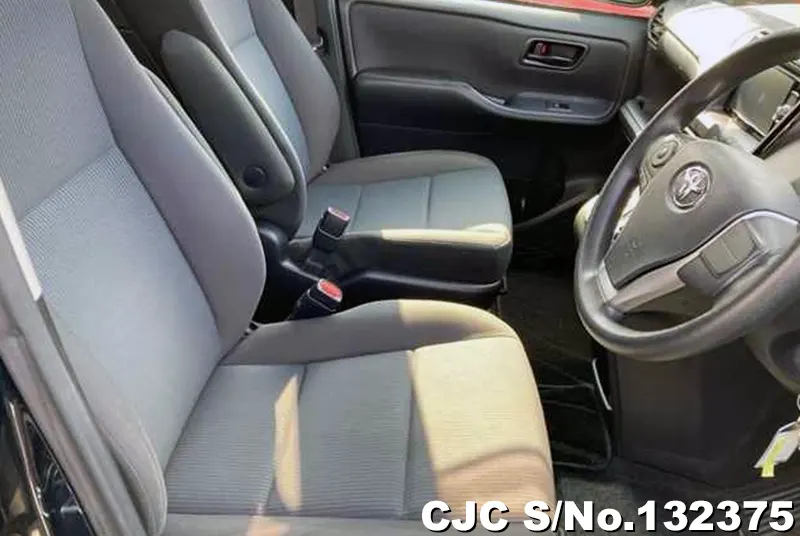 2017 Toyota / Voxy Stock No. 132375