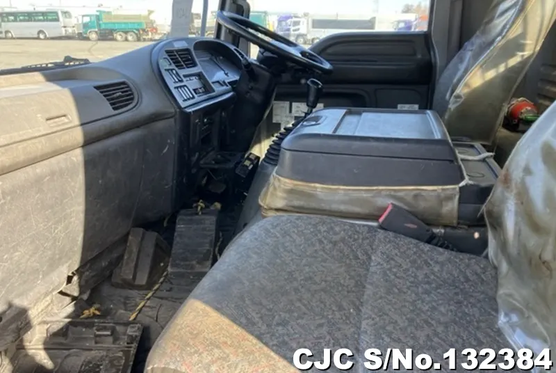 2005 Isuzu / Forward Stock No. 132384