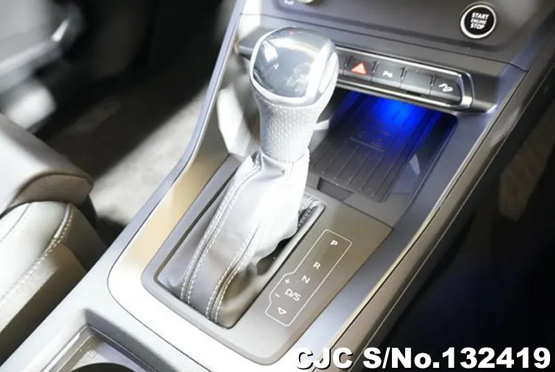 Audi Q3 in White for Sale Image 18