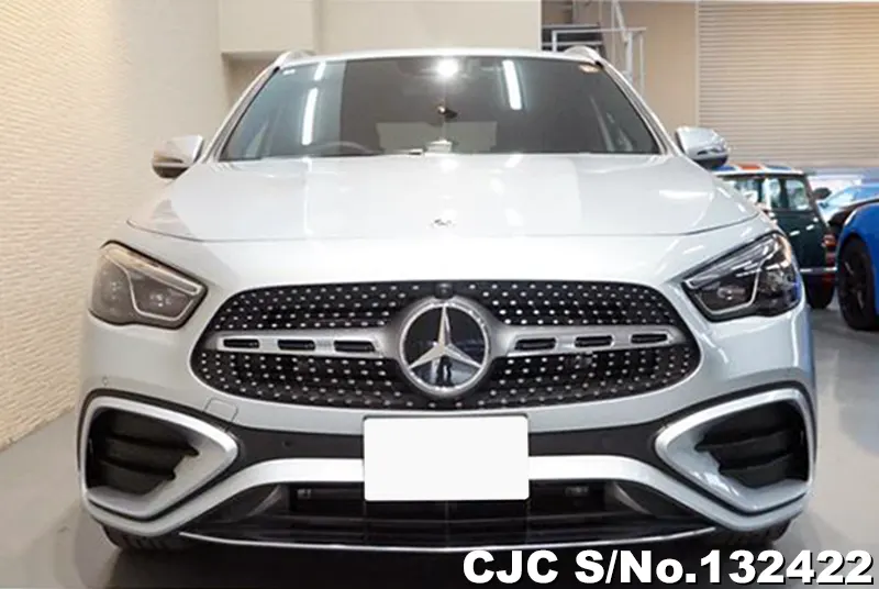 Mercedes Benz GLA Class in Silver for Sale Image 2