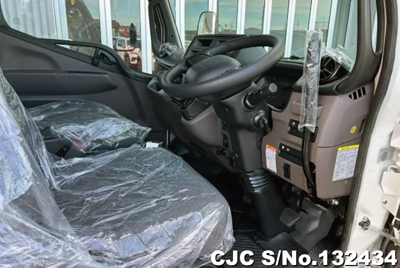 2025 Mitsubishi / Canter Stock No. 132434