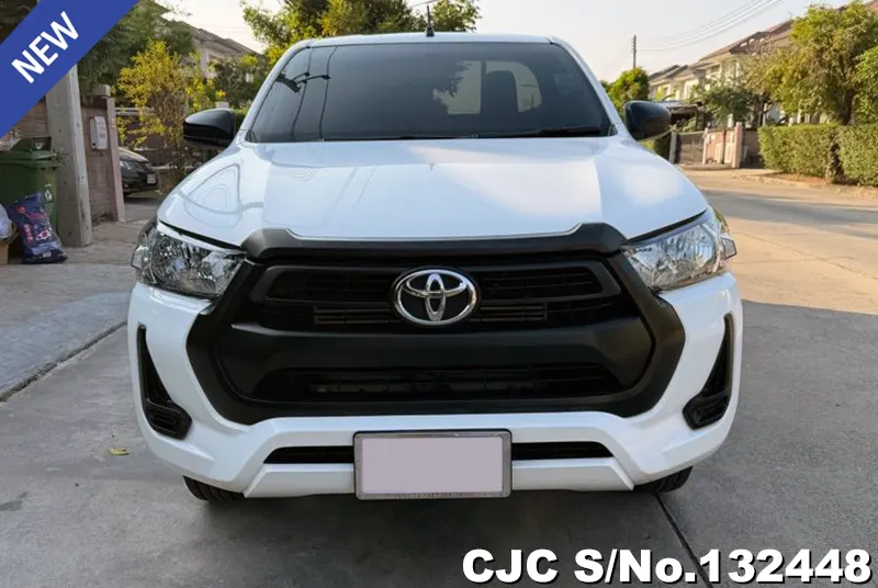 Toyota Hilux in White for Sale Image 4