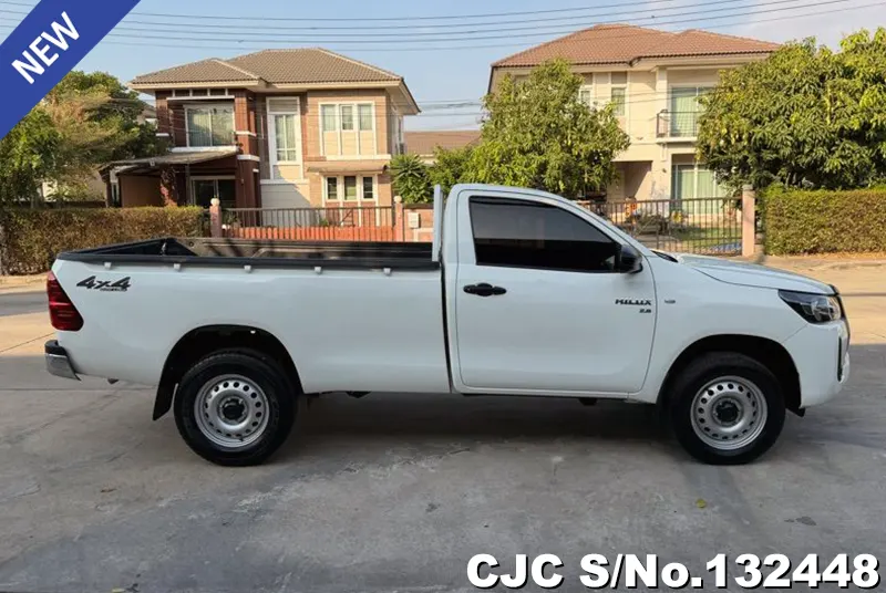 Toyota Hilux in White for Sale Image 6