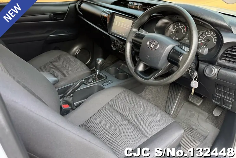 Toyota Hilux in White for Sale Image 9