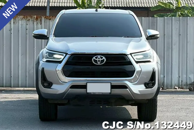 Toyota Hilux in Silver for Sale Image 3