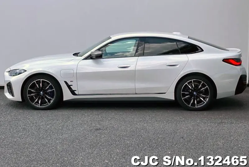 BMW i4 in White for Sale Image 2