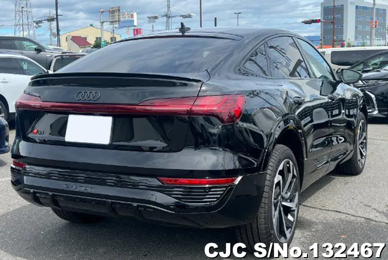 Audi Q8 in Black for Sale Image 2
