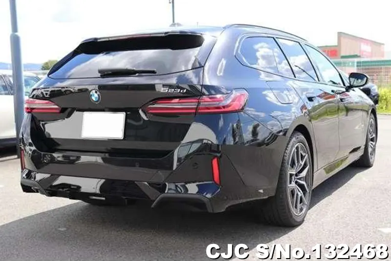 BMW 5 Series in Black for Sale Image 1
